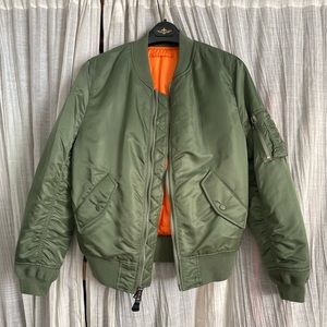 Alpha Industries MA-1 bomber